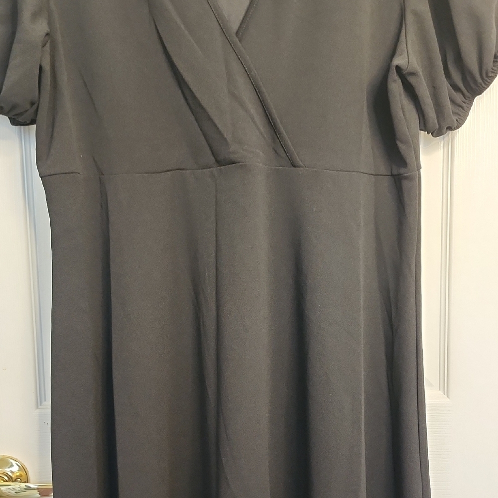 Boohoo Plus Black Midi Dress with Short Sleeves - Picture 3 of 12